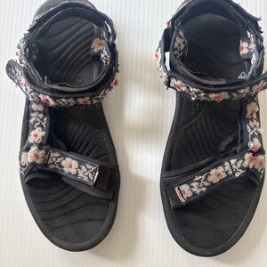 Teva Original Universal Sandals Womens 8 Black flower strap